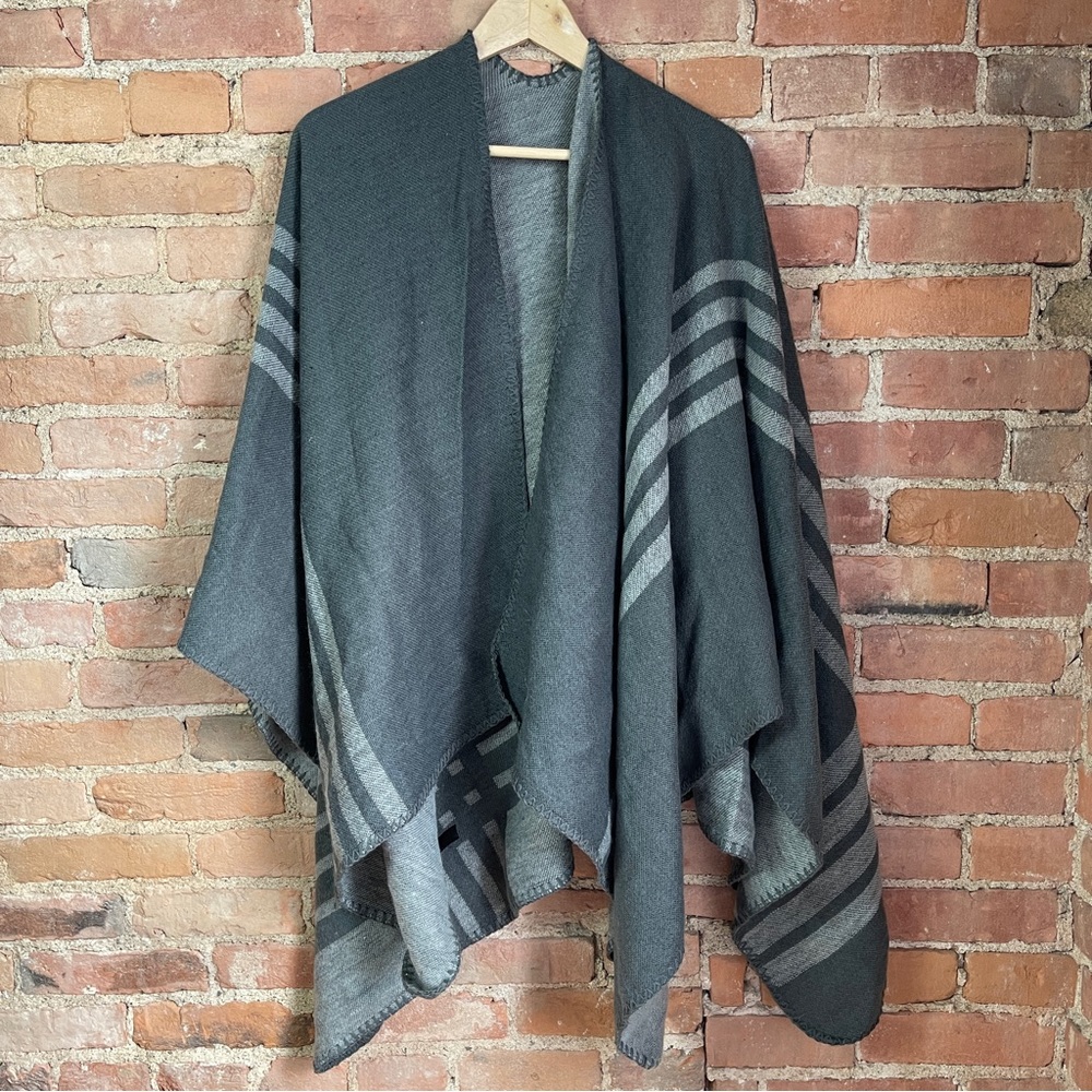 NWOT BB Dakota Reversible Poncho Shawl Wrap